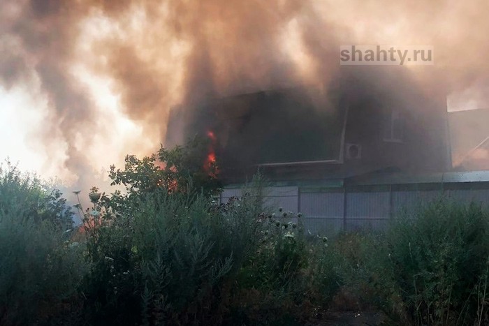 Подробности: Беспилотник рухнул на жилой дом в Таганроге