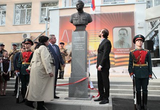 Открыли памятник герою концлагеря Собибор — Александру Печерскому в Ростове [Фото]