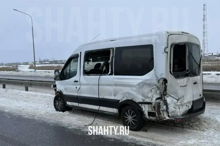 Пассажирка выпала из Ford Transit и погибла на трассе Ростов – Азов