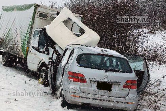 Погиб 5-летний ребенок и водитель Mercedes в лобовом ДТП в Аксайском районе