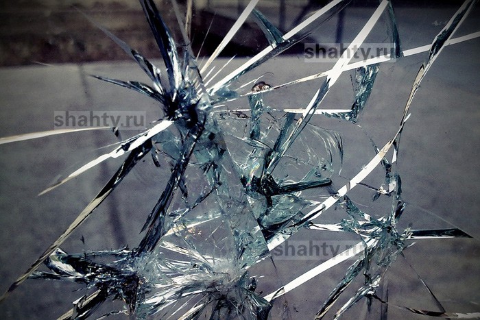 В Шахтах из машины украли автомагнитолу и автомобильный пылесос