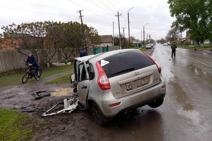 Совершая обгон погиб 40-летний водитель «Калины» в Ростовской области