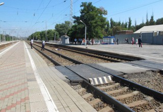 Поезд разрезал на 2 части глухого мужчину, который не услышал приближения состава в Ростовской области