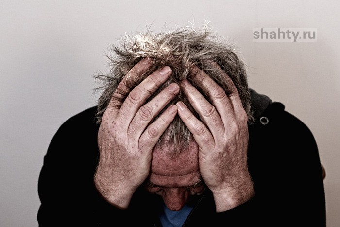 В Шахтах горожанин сам передал телефонному мошеннику почти 300 тысяч рублей