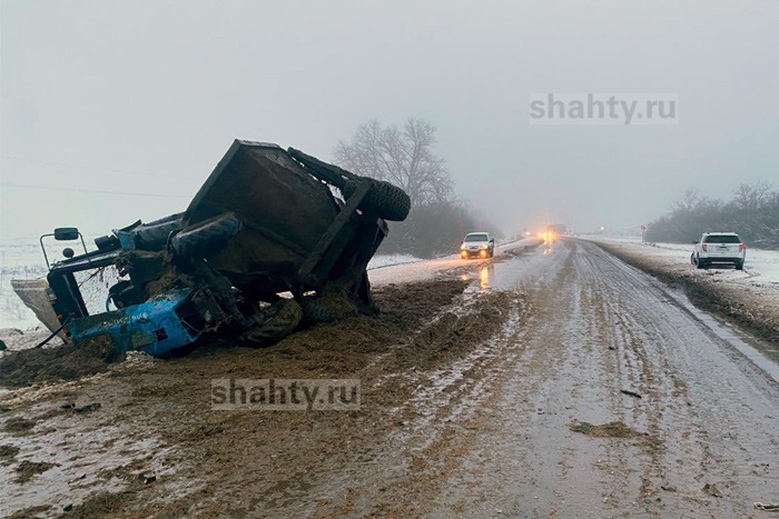 Житель Ростовской области врезался в трактор под Воронежем