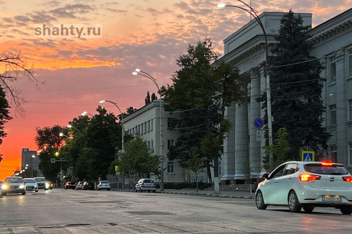 В Шахтах поднимут зарплаты чиновникам с 1 октября