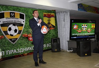 В г. Шахты наградили лучшие футбольные клубы и футболистов