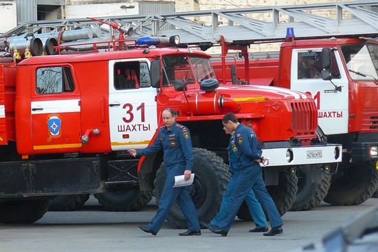 В Шахтах произошел очередной пожар в бесхозном строении