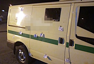 Налетчики с пистолетами напали на инкассаторов в Ростове — есть раненый [Видео]