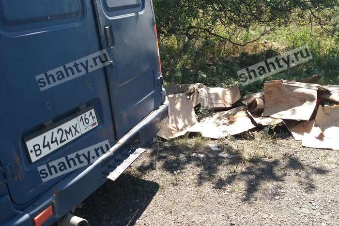 В Шахтах вывалили мусор на природе на Южной