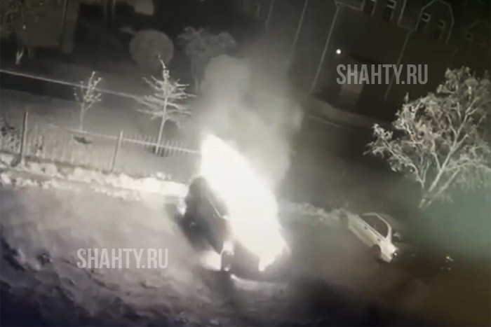 Подожгли кроссовер BMW X7 российского боксера в Волгодонске