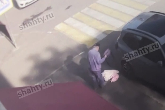 В Шахтах украли сумку с документами и ключами от машины: видео