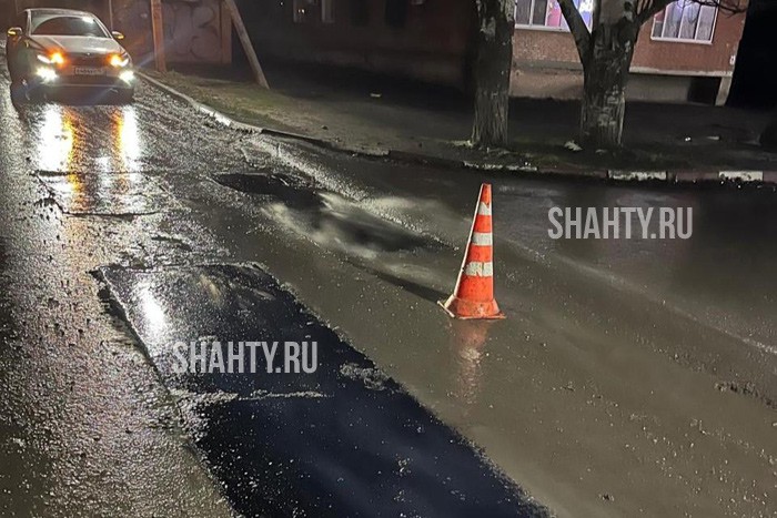В Шахтах дождались грязи и начался ремонт дороги на улице Красинской