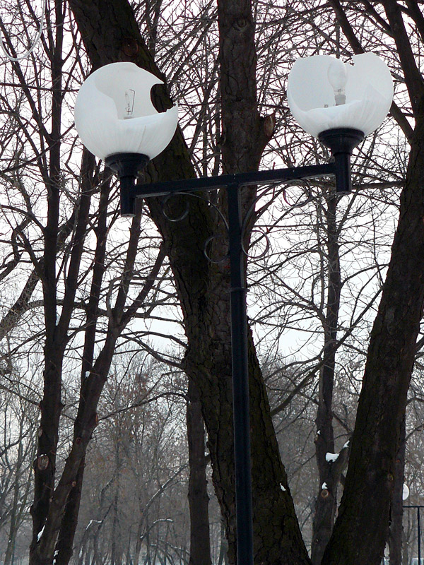 Антивандальные светильники в парке, г. Шахты