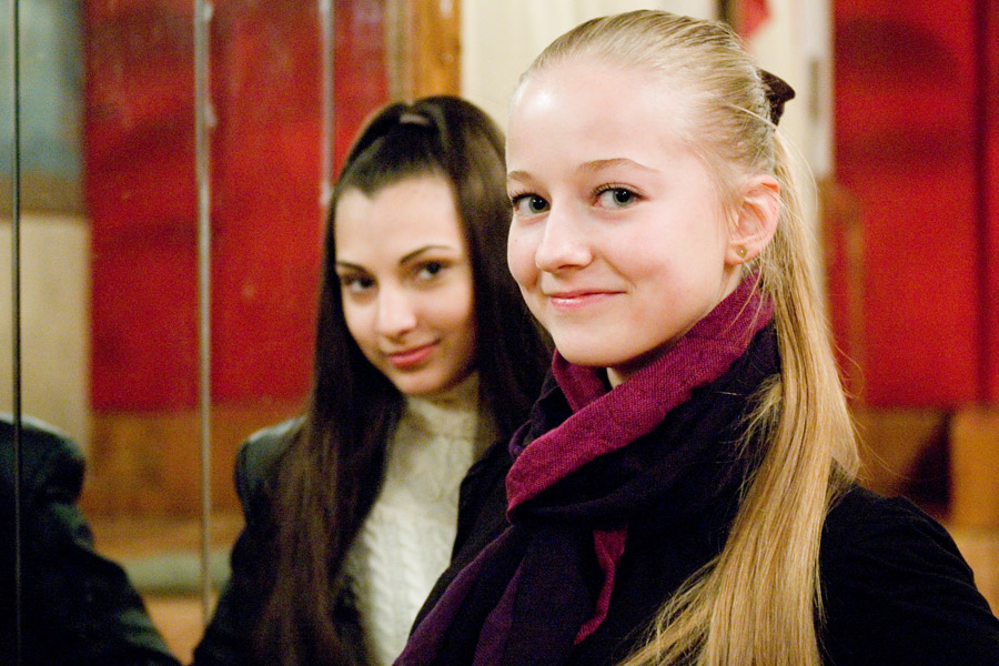 Екатерина Науменко и Мария Коваль - участницы Мисс Шахты 2011