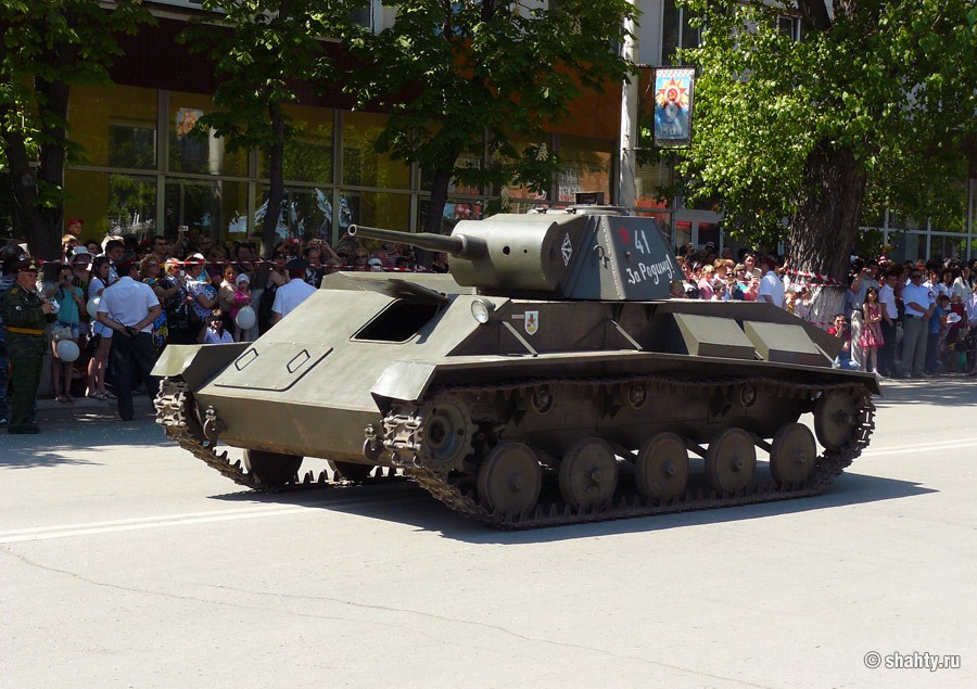 Парад ко Дню Победы, город Шахты, 5 мая 2012 г., танк Т-70