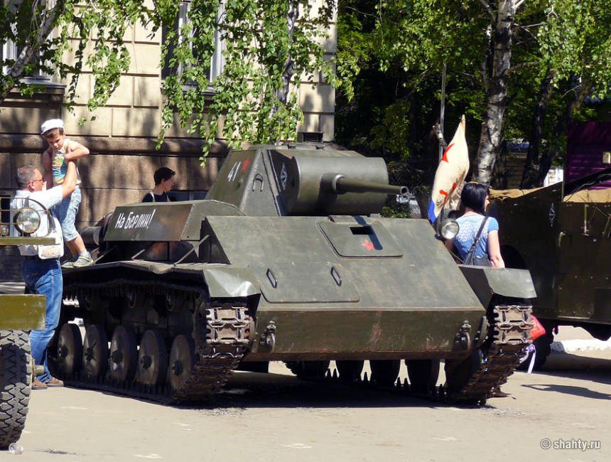 Танк Т-70, г. Шахты