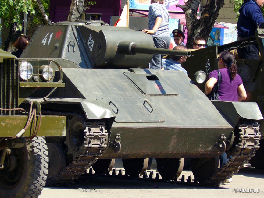 Танк Т-70 5 мая 2012 г. в г. Шахты
